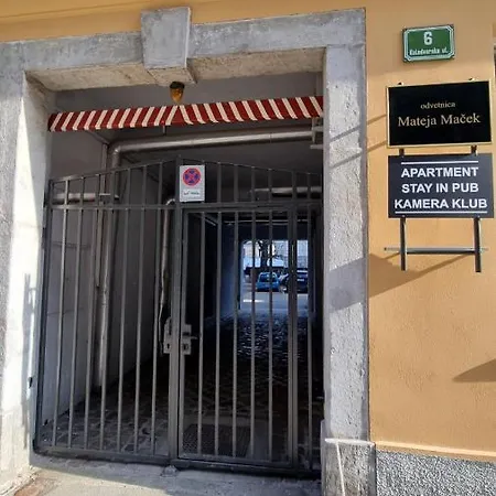 Appartement In Pub Kamera Klub Apatment-city Center