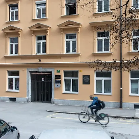 In Pub Kamera Klub Apatment-city Center Apartman