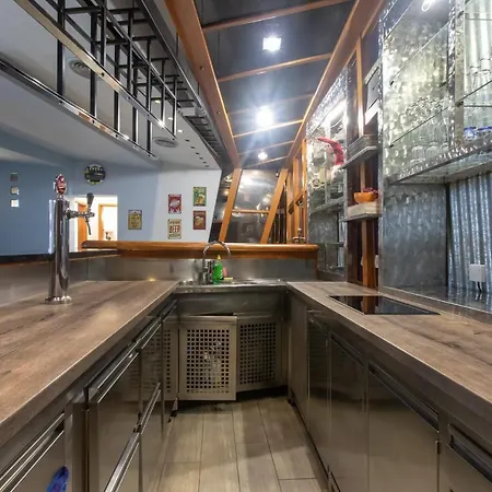 In Pub Kamera Klub Apatment-city Center Διαμέρισμα *