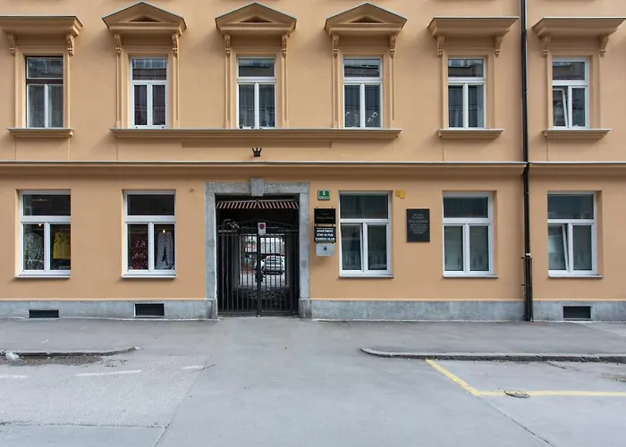 Apartman In Pub Kamera Klub Apatment-city Center *