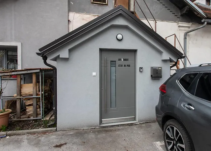 In Pub Kamera Klub Apatment-city Center Apartman
